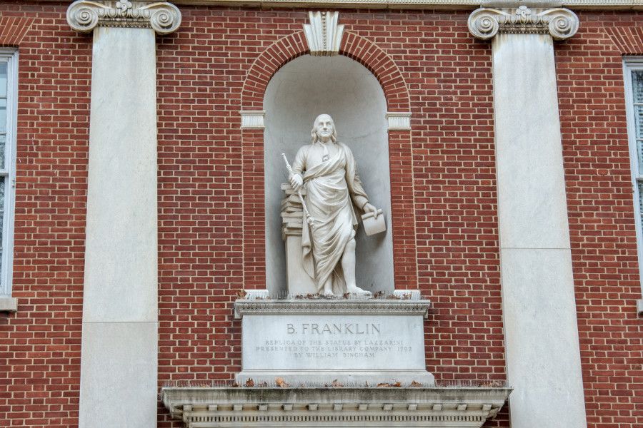 A statue of Benjamin Franklin in an alcove in the side of the American Philosophical Society.
