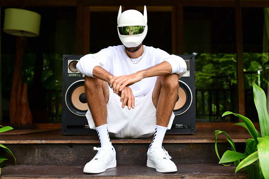 Learn German with the pop rap of Cro!