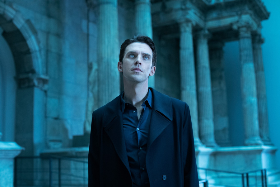 Dan Stevens in a scene from the German sci-fi romance film I’m Your Man, a top recommendation for German streaming cinema.